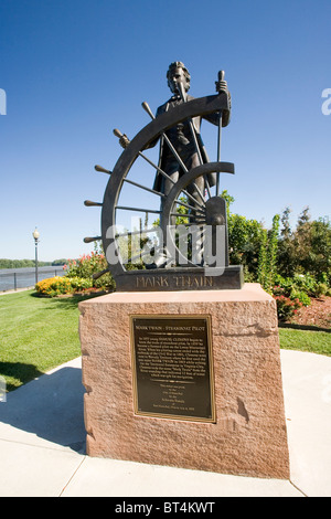 Statue commerating the three year riverboat piloting career of Samuel Clemens (aka Mark Twain) in Hannibal, Missouri. Stock Photo