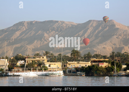 Hot air balloons over the Valley of the Kings, the West Bank of the Nile, Luxor, Upper Egypt Stock Photo