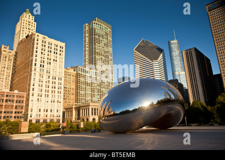 Cloud Gate knows as the Chicago Bean in Millennium Park in Chicago, IL, USA. The work is by artist Anish Kapoor. Stock Photo