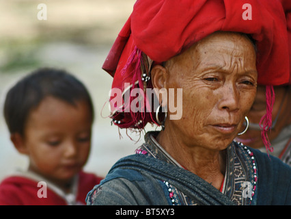 Mother and child from the Red Dao tribe near Sapa, Vietnam Stock Photo