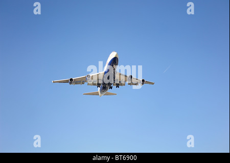 British Airways jumbo jet 747 coming in to land Stock Photo