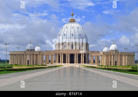 The Basilique de Notre Dame de la Paix, in Yamoussoukro, Ivory Coast, West Africa Stock Photo