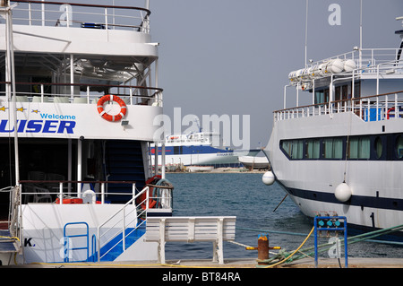 Excursion boats in harbour, Zakynthos Town, Zakynthos, Ionian Islands, Greece Stock Photo