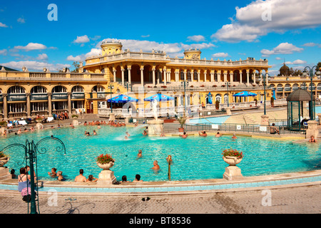 The largest medicinal thermal baths in Europe. The Neo baroque Szechenyi baths, City Park, budapest, Hungary Stock Photo