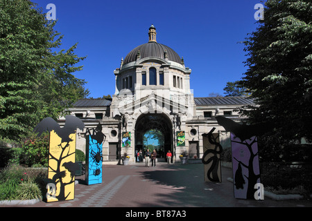 The Zoo Center building at the center of the Bronx Zoo, New York City Stock Photo