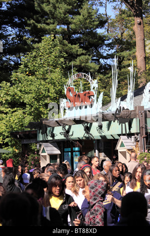 Gift shop at the Bronx Zoo, New York City Stock Photo