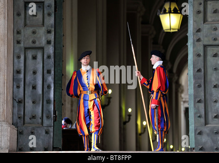 Swiss guards, St Peter's Square, Vatican City, Rome, Italy, EU. Stock Photo