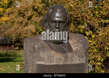 Statue of the German communist revolutionary Karl Marx (1818-1883) at the Fallen Monument Park (Muzeon Park of Arts) in Moscow, Russia Stock Photo