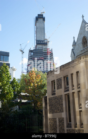 Work continues on The Shard, set to be Europe's tallest mixed-use building on its scheduled completion in 2012. London, UK Stock Photo