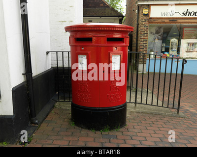 Royal Mail ER (Elizabeth Regina II) Double Post Box For Overseas And In Land Mail Bookham Surrey England Stock Photo