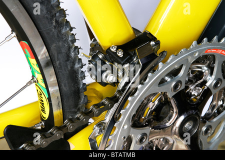 cutout closeup of alloy framed yellow hybrid roadster trekking fitness training style bike with 700c size wheels Stock Photo