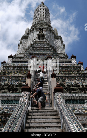 Wat Arun Temple of the dawn bangkok thailand Phar Prang  tourists descend descending walking down architecture buddhist Temple Stock Photo