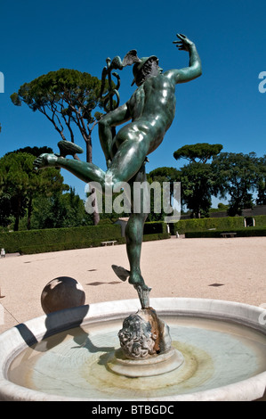 fountain gardens of the Villa Medicis Italia Stock Photo