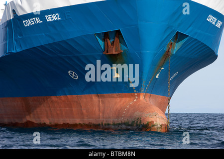 bulbous bow and anchors coastal deniz dry cargo hazard a major ship at anchor in coastal waters of the uk Stock Photo