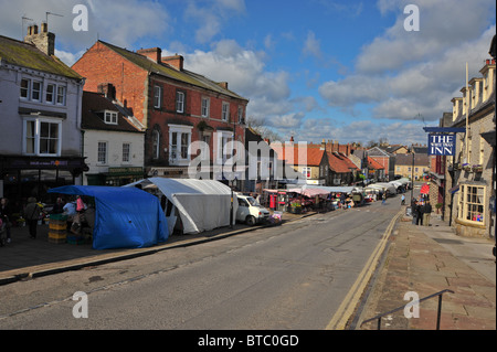 Market day, Pickering Market, Market Place, North Yorkshire, England ...