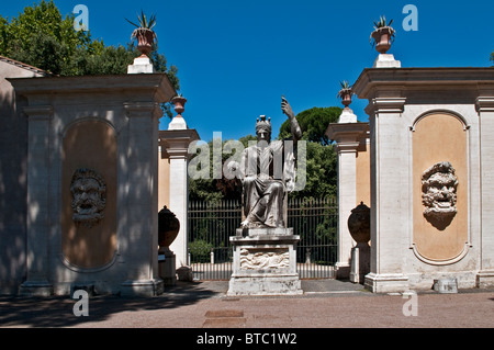 gardens of the Villa Medicis Italia Italie Italy Roma Rome scool sculpture villa medicis Stock Photo