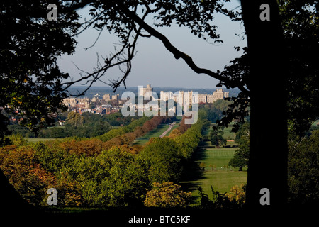 Windsor Castle, Windsor, Berkshire, England.  From the top of Snow Hill looking North Stock Photo