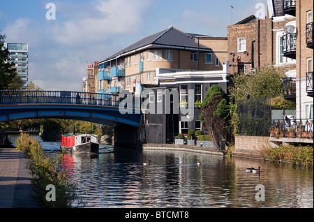 Back of 'The Grand Union' Public House and The Grand Union Canal with passing Narrowboat, Westbourne Green, West London, England, United Kingdom Stock Photo