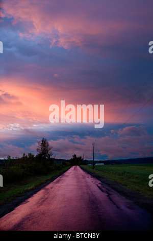 Road runs into sunset, farm country, Mohawk Valley, Herkimer County, New York State Stock Photo