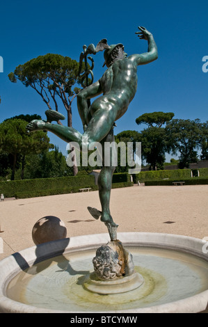 fontaine fountain gardens of the Villa Medicis Italia Italie Italy Roma Rome scool sculpture villa medicis Stock Photo