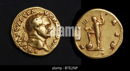 5476. Roman imperial gold coin with the bust of Emperor Vespasianus. V. ruled from 69 to 79 AD and the conquest of Jerusalem and Stock Photo