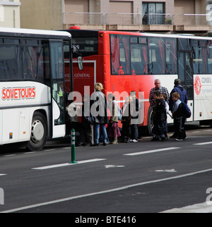 Schoolchildren boarding a educational tour bus Stock Photo