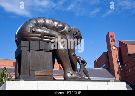 London, Euston Road Statue of Isaac Newton at The British Library September 2010 Stock Photo