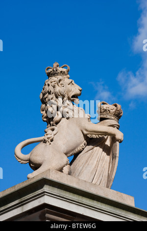 Statue on gate of Kensington Gardens in early spring, March 2010 Stock Photo