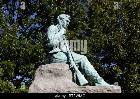 Sculpture of a Confederate soldier of the American civil war in ...