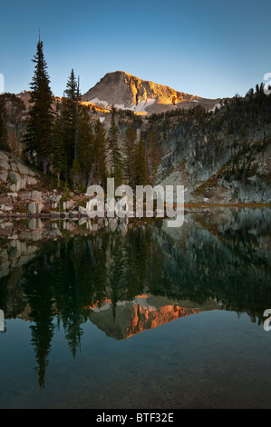 Eagle Cap mountain and Mirror Lake at sunset; Lakes Basin, Eagle Cap Wilderness, Wallowa Mountains, Oregon. Stock Photo