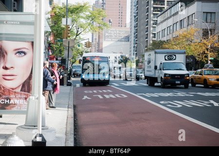 Select Bus Service bus on Second Avenue in Midtown in New York Stock Photo