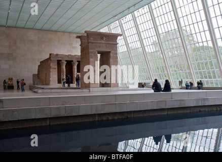 Egyptian temple of Dendur at  Metropolitan Museum of Art in Manhattan , New York City, USA Stock Photo