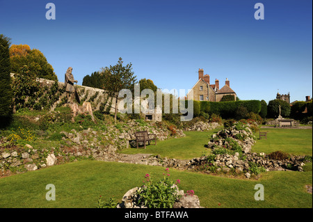 The ruins of Shaftesbury Abbey Dorset UK with a statue of King Alfred and the shrine which once housed the relics believed to be Stock Photo