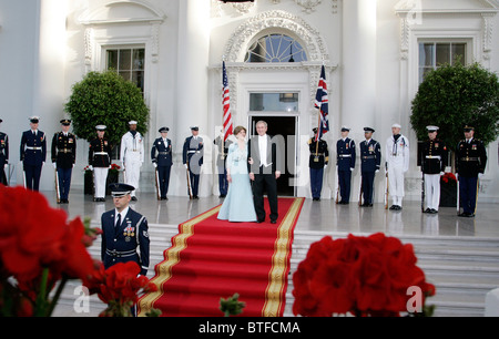 President George W Bush and wife Laura Bush with ceremonial guards at State Dinner at the White House, Washington DC, USA Stock Photo