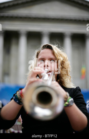 Portrait of young girl playing the trumpet Stock Photo - Alamy