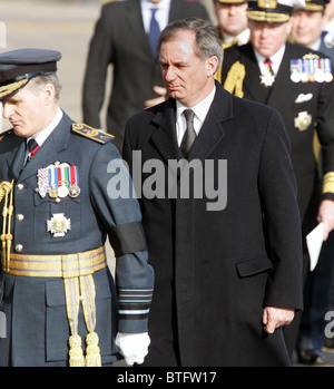 Defence Secretary Geoff Hoon at RAF Lyneham to attend the repatriation of the bodies of servicemen killed in Iraq Stock Photo