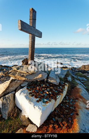 Wooden Cross and coin offerings near Malin Head, Inishowen Peninsula, County Donegal, Ulster, Eire. Stock Photo