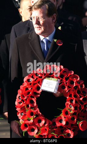 The Rt.Hon David Trimble MP, former First Minister of Northern Ireland Assemby & leader of the Ulster Unionist Party at Cenotaph Stock Photo