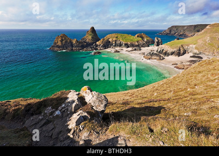 A stunning view from the clifftops of the South West Coast Path over Kynance Cove, near the Lizard, Cornwall Stock Photo