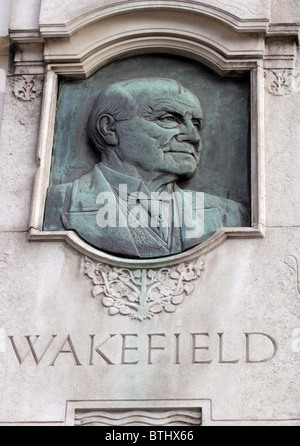 Memorial to Charles Cheers Wakefield, 1st Viscount Wakefield (1859-1941). Sculpted by Cecil Thomas, 1937. Stock Photo