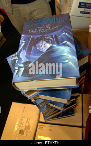 Harry Potter and the Order of the Phoenix goes on sale in New York on June 21, 2003 Stock Photo