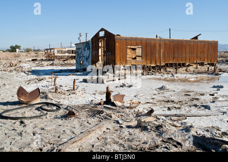 A building falling apart in Bombay Beach, Salton Sea, California Stock Photo