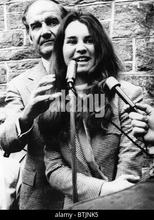 Senator George McGovern, Kathleen Kennedy, at a rally for McGovern's presidential campaign, at the Chester Court House in Cheste Stock Photo