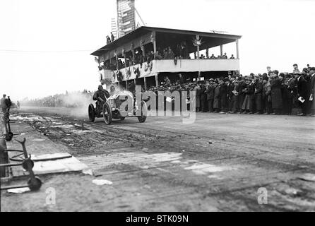 Racing. Vanderbilt Cup Auto Race, W.K. Vanderbilt Jr.'s 'Mercedes' on track. Oct 24, 1908 Stock Photo