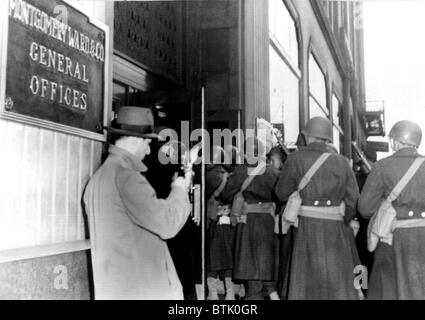 Montgomery Ward and Company, Chicago, military troops & US Marshals arrive to enforce FDR's orders to oust CEO, Sewell Avery & t Stock Photo