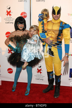 TORI SPELLING STELLA LIAM DEAN MCDERMOTT 17TH ANNUAL DREAM HALLOWEEN BENEFITING THE CHILDREN AFFECTED BY AIDS FOUNDATION SANT Stock Photo