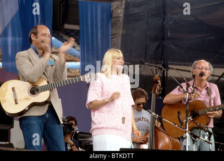 Peter Paul and Mary (from left) Paul Stookey, Mary Travers, Peter Yarrow at the concert for  Amnesty International, Giant Stadiu