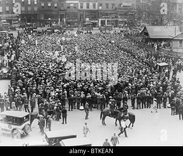 Final public protests against execution of Sacco and Vanzetti at New York City's Union Square on August 23, 1927. Many believed the jury convicted the men because of Sacco and Vanzetti's anarchist associations. August 23, 1927. Stock Photo