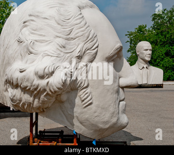 White concrete sculptures of George Washington, and Barack Obama, at David Adickes Sculpturworx Studio in Houston, Texas, USA