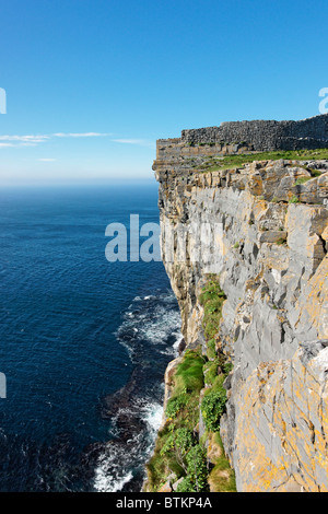 Dun Aengus, a cliff edge ring fort, Inishmore, Aran Islands, County Galway, Connaught, Ireland. Stock Photo